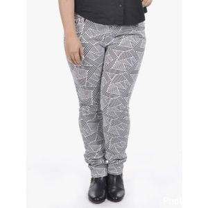 PLUS Size Geo skinny jean BNWT